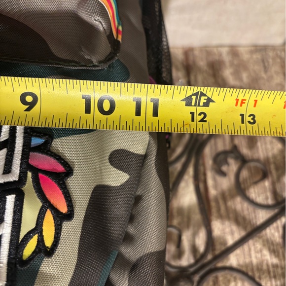 New Balance Cross Country 2018 Limited Foot Locker Camo Padded Backpack nwot - Picture 13 of 13